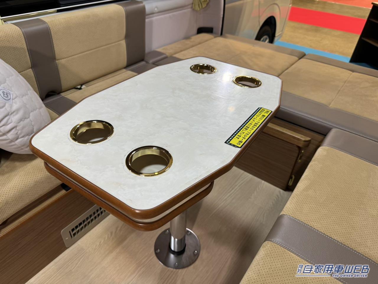 |このボックスシートは広すぎる! フルフラットへの変更も簡単なトヨタ ハイエースがベースのキャンパー