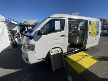 メインスペースは大きなボックスシート! フルフラットへの切り替えも簡単なトヨタ ハイエースがベースのキャンパー