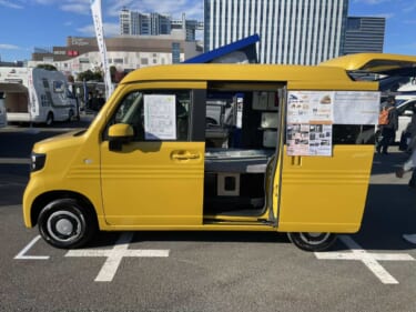 ピラーレス構造でサイドも広々! 車中泊も快適なホンダN-VANがベースの軽キャンパー