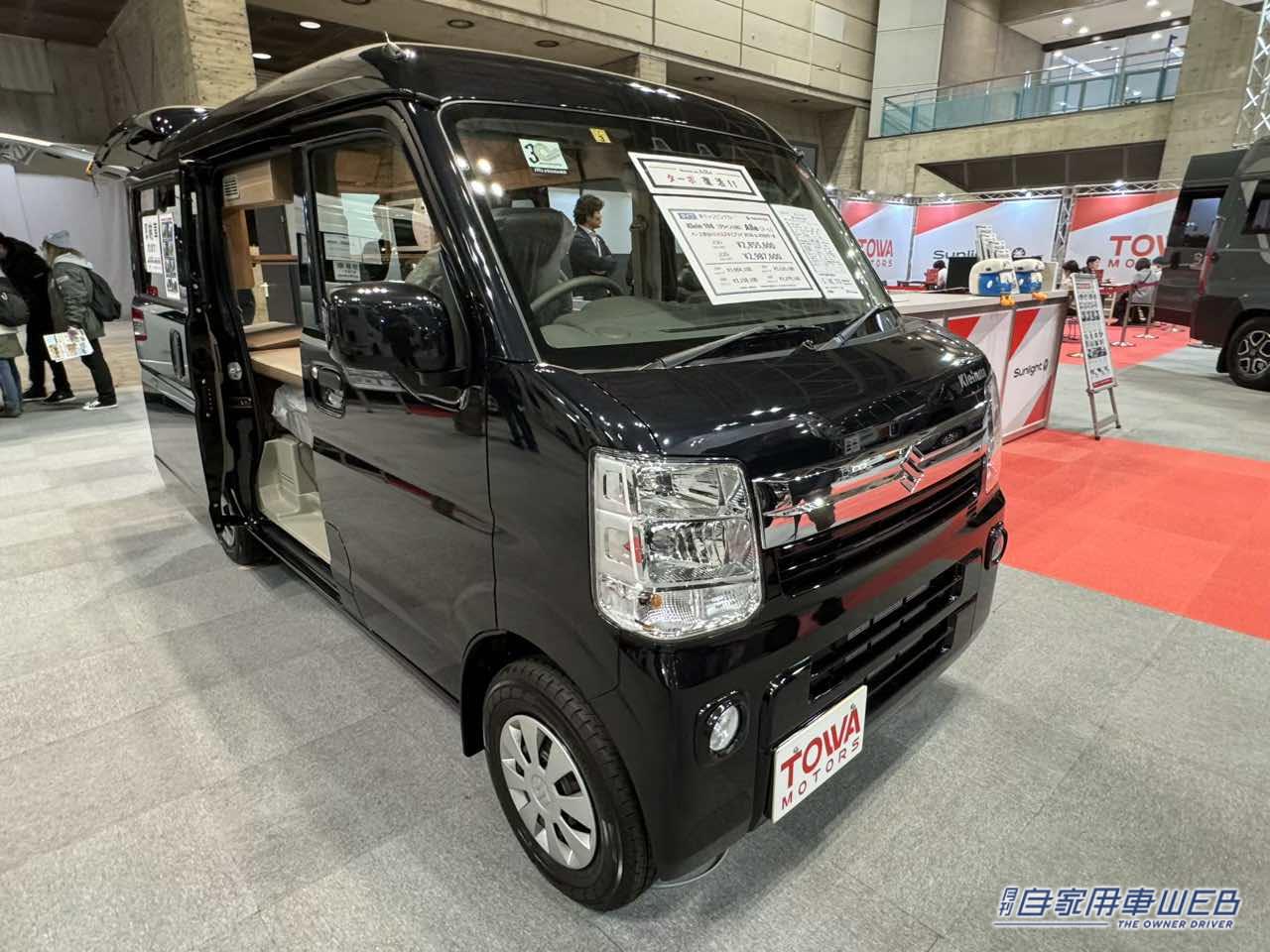 |車内でも車外でも使えるテーブルが便利! フラットシートも広いスズキ エブリイがベースの軽キャンパー