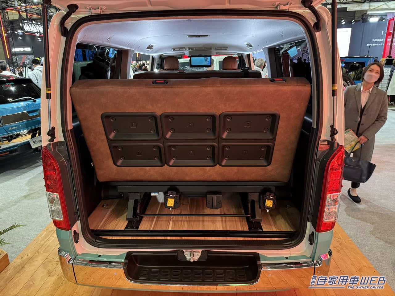 |米西海岸の雰囲気満点! 爽やかで個性的なトヨタ ハイエースがベースのキャンパー