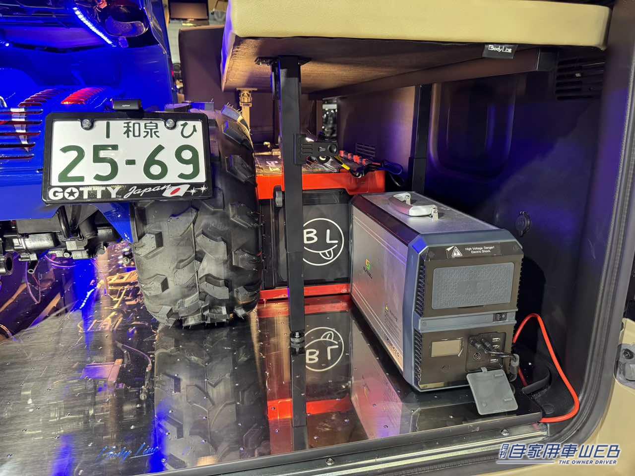 |三輪トライクを積み込めて車中泊までできる! 日産キャラバンがベースのキャンパー