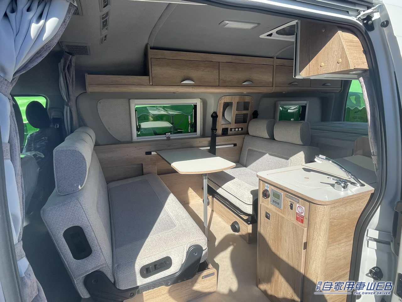 |フラットスペースとボックスシートが同時展開できる便利な車内! トヨタ ハイエースがベースのキャンパー