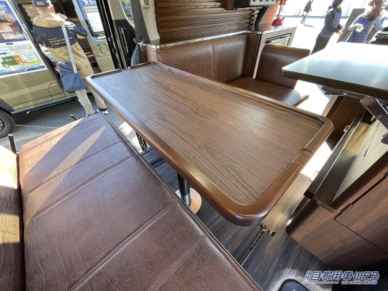 |落ち着きのある大人の隠れ家的な車内がいい! 日産キャラバンがベースのキャンパー