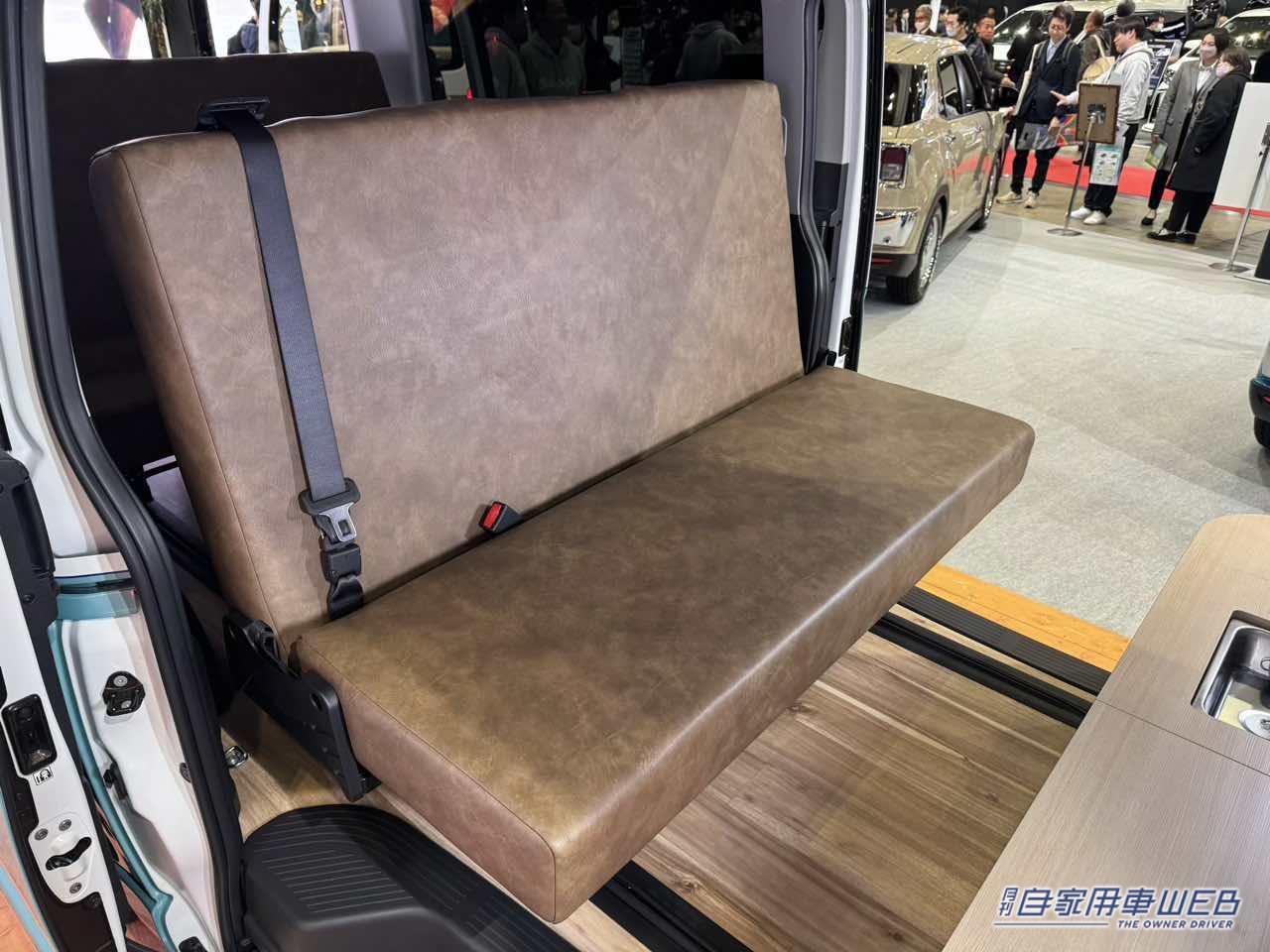 |米西海岸の雰囲気満点! 爽やかで個性的なトヨタ ハイエースがベースのキャンパー