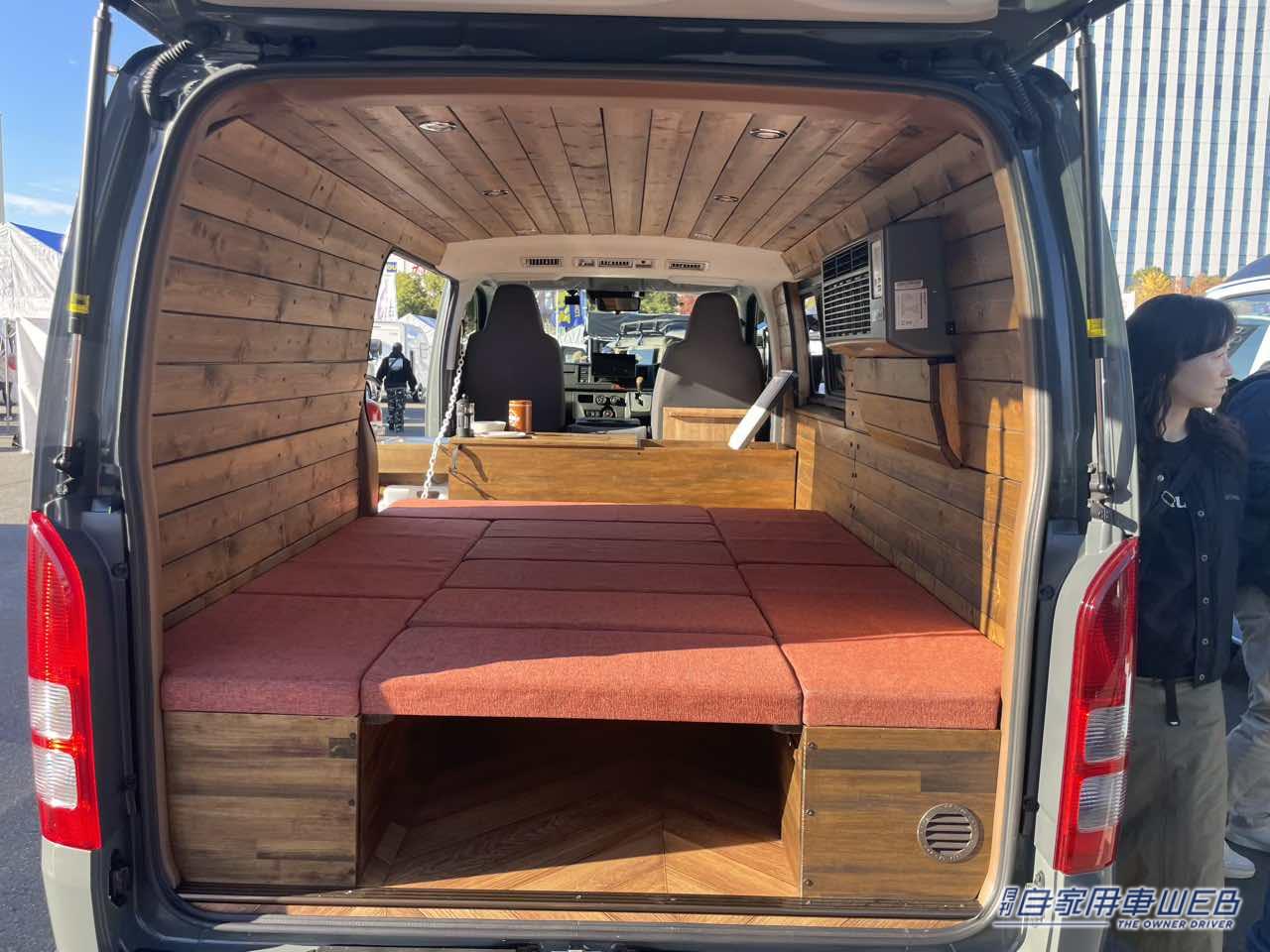 |広い! 便利! しかも雰囲気抜群! 天井まで木材が貼られたトヨタ ハイエースがベースのキャンパー