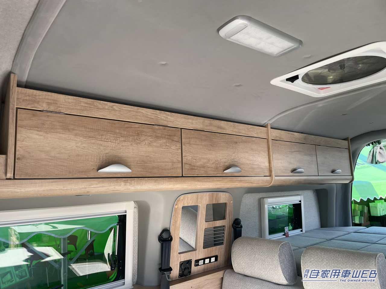 |フラットスペースとボックスシートが同時展開できる便利な車内! トヨタ ハイエースがベースのキャンパー