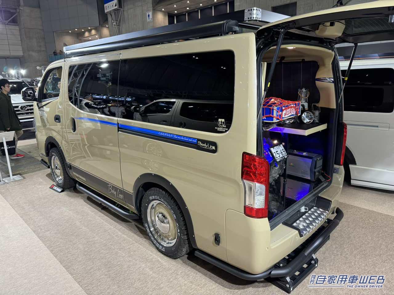 |三輪トライクを積み込めて車中泊までできる! 日産キャラバンがベースのキャンパー