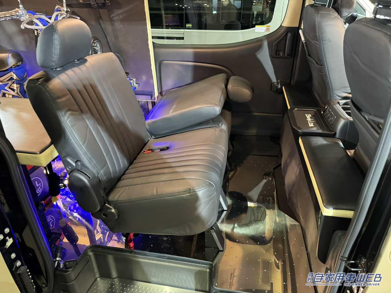 |三輪トライクを積み込めて車中泊までできる! 日産キャラバンがベースのキャンパー