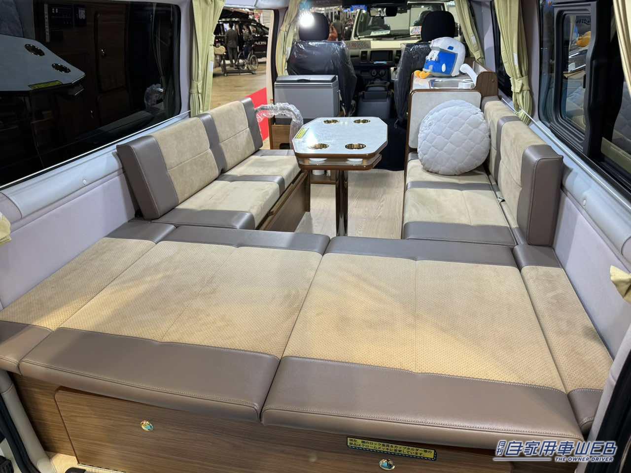 |このボックスシートは広すぎる! フルフラットへの変更も簡単なトヨタ ハイエースがベースのキャンパー