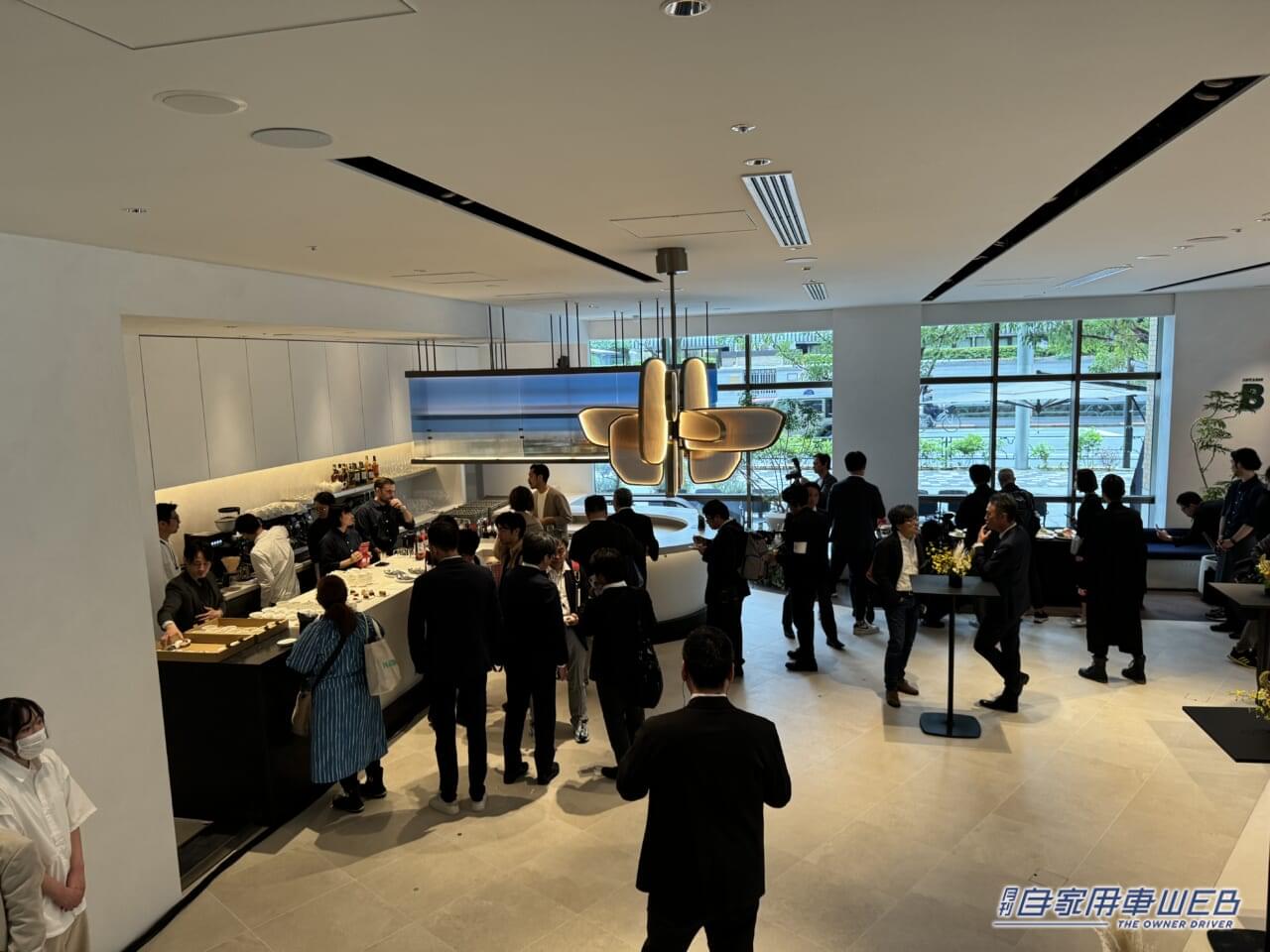 |BMW、麻布台ヒルズにブランドストア「FREUDE by BMW」をオープン