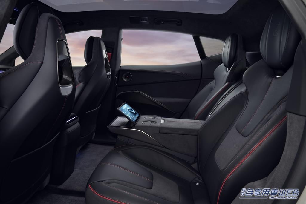 |ロータスのハイパーSUV「エレトレ」にベースグレードを追加。デリバリーは今秋以降を予定