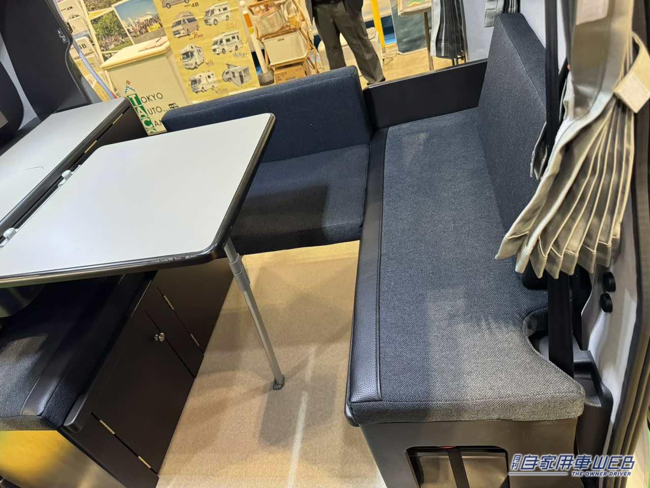 |外向きシャワーとエアコンが効くベッドスペース魅力の日産NV200バネットがベースのキャンパー