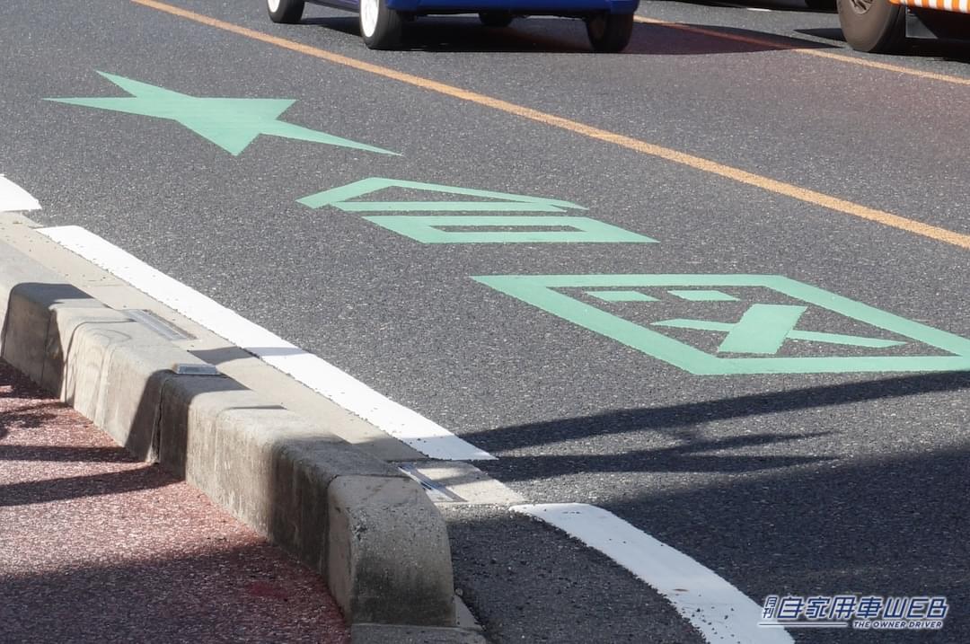 突如ナゾの道路標示「★合図」|「あ、あぶい…!」道路に脱字?いいえ、埼玉では普通のこと。結構あるある全国各地のユニークな道路標示。