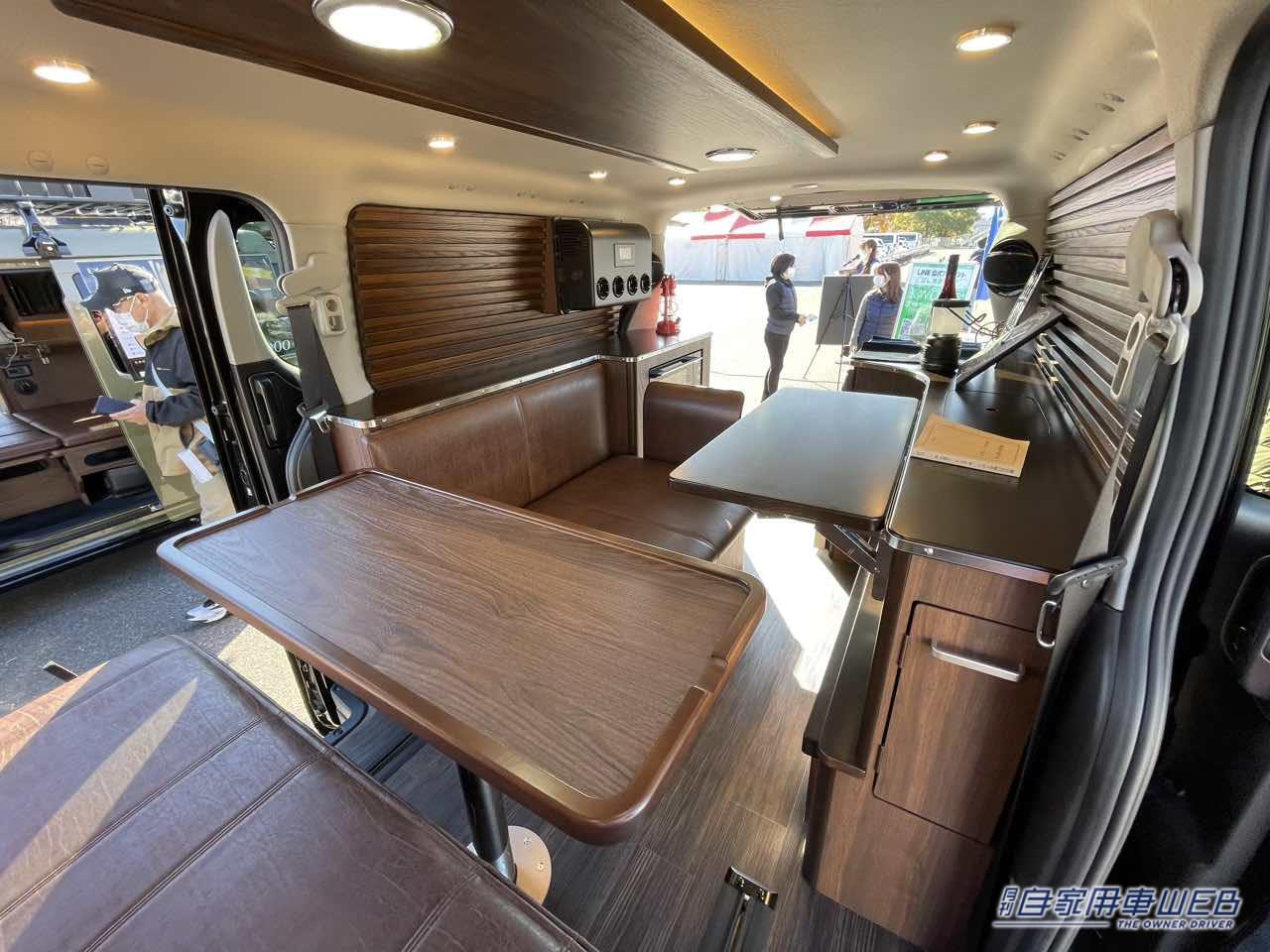 |落ち着きのある大人の隠れ家的な車内がいい! 日産キャラバンがベースのキャンパー