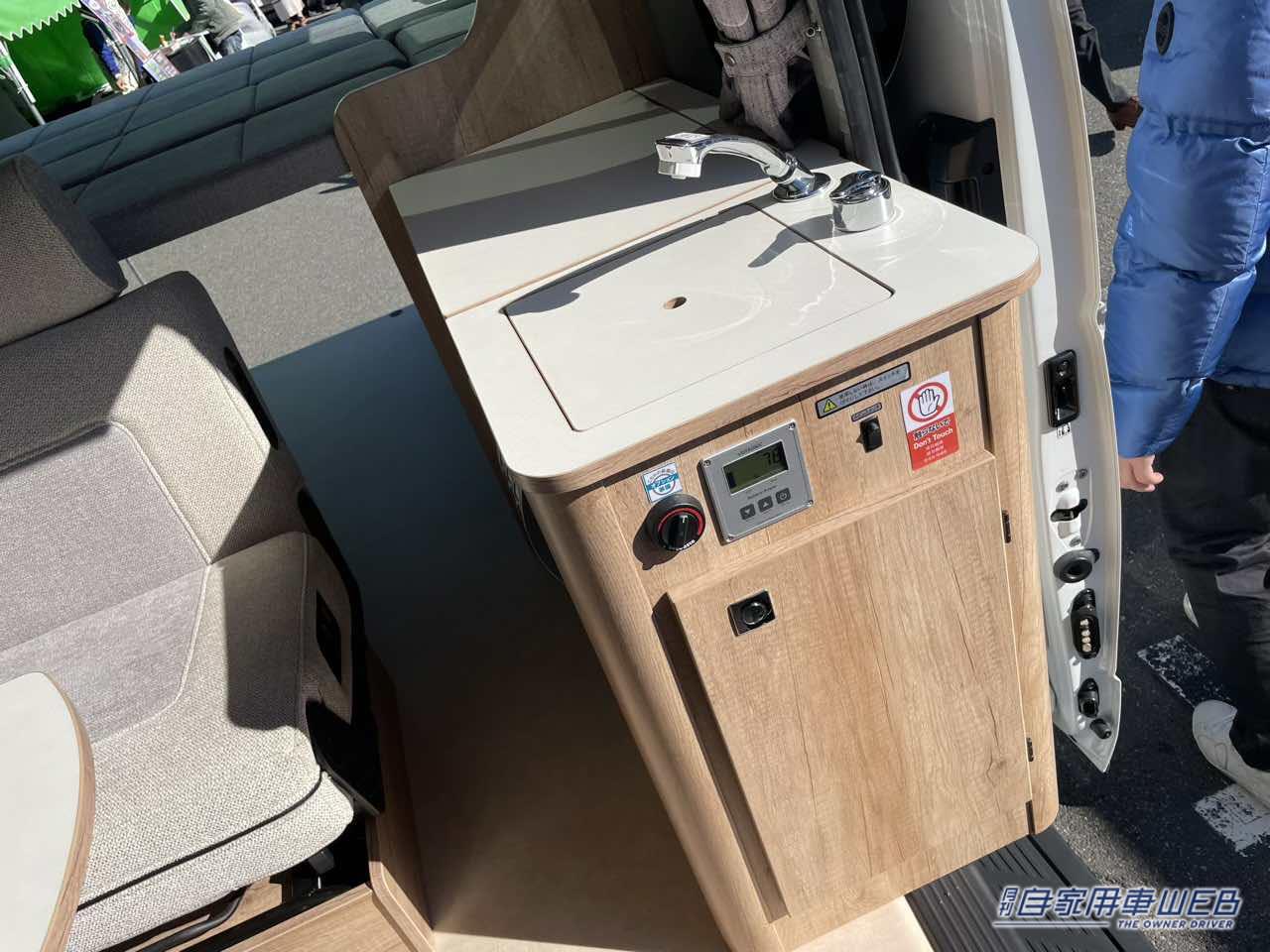 |フラットスペースとボックスシートが同時展開できる便利な車内! トヨタ ハイエースがベースのキャンパー