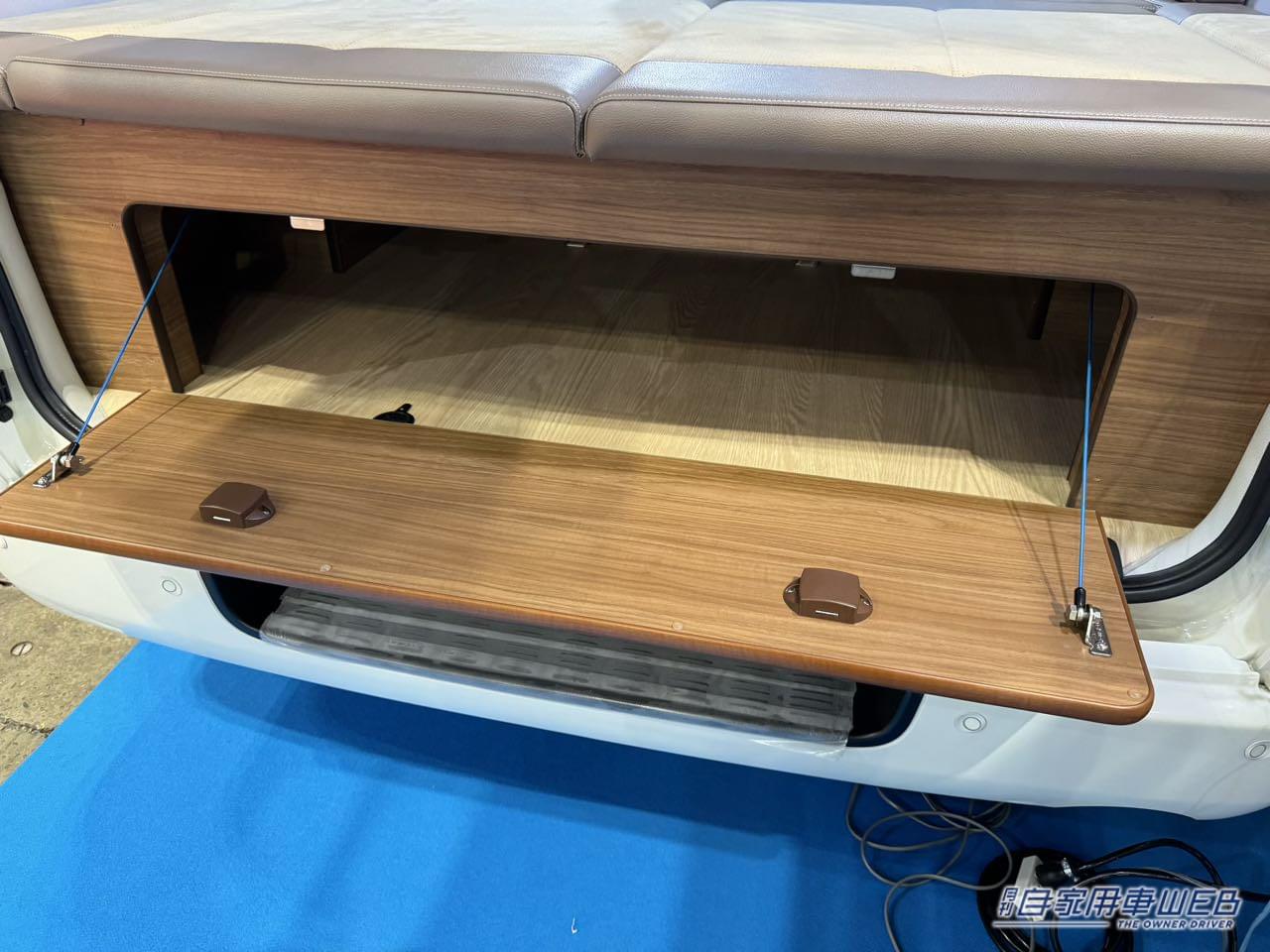 |このボックスシートは広すぎる! フルフラットへの変更も簡単なトヨタ ハイエースがベースのキャンパー