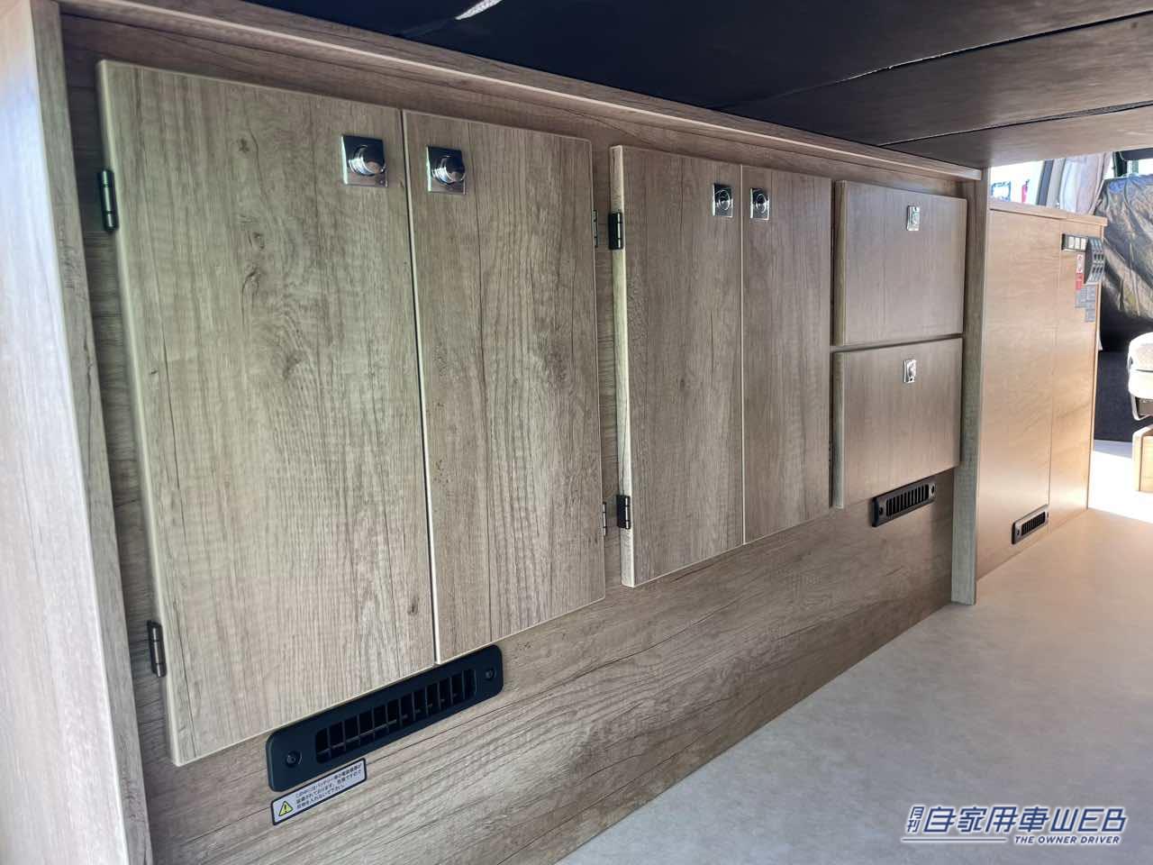 |フラットスペースとボックスシートが同時展開できる便利な車内! トヨタ ハイエースがベースのキャンパー