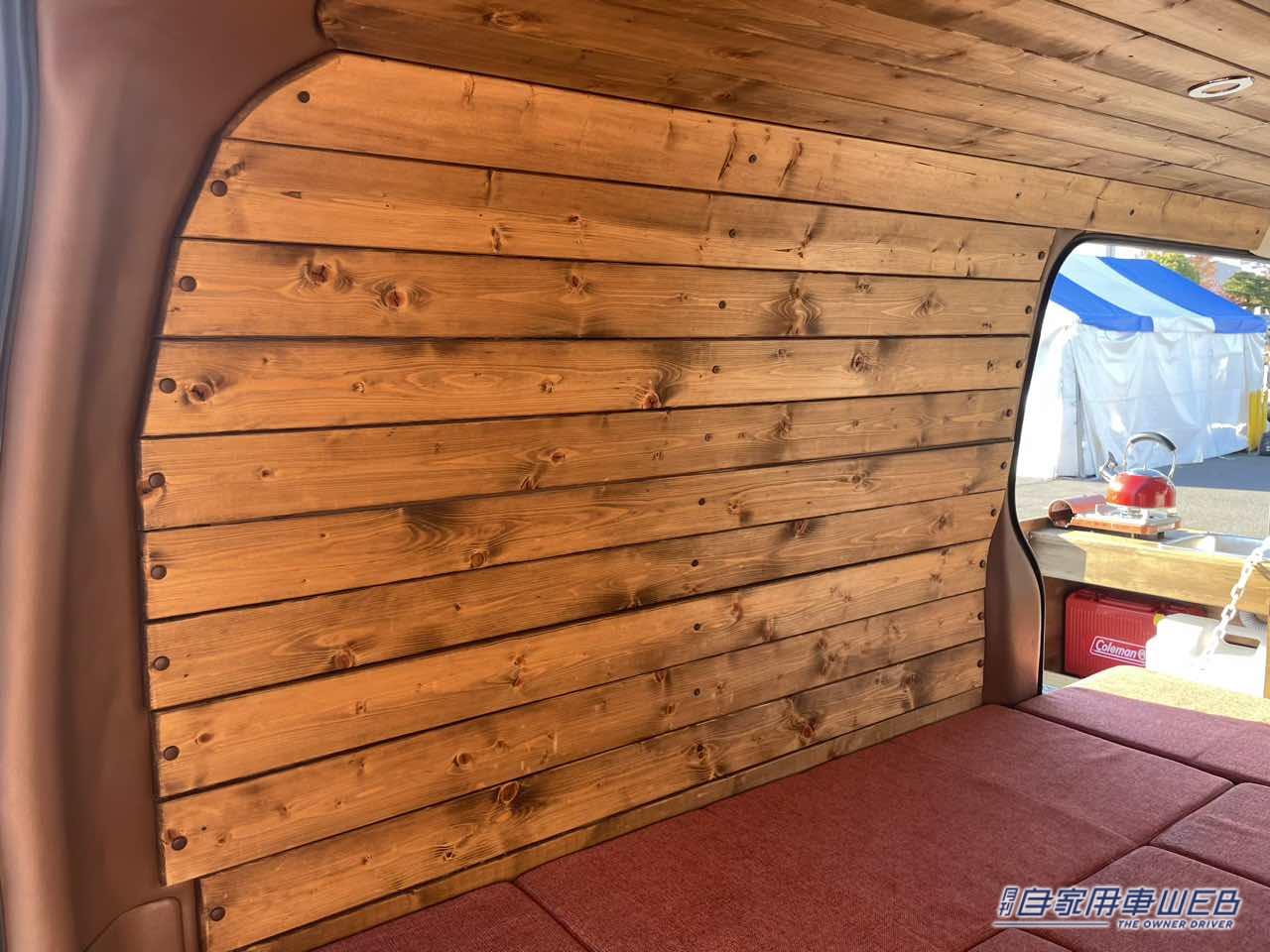 |広い! 便利! しかも雰囲気抜群! 天井まで木材が貼られたトヨタ ハイエースがベースのキャンパー