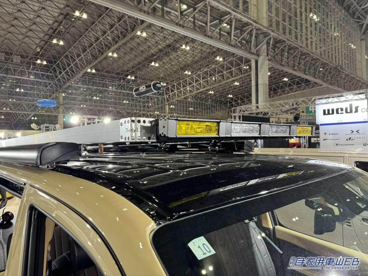 |三輪トライクを積み込めて車中泊までできる! 日産キャラバンがベースのキャンパー