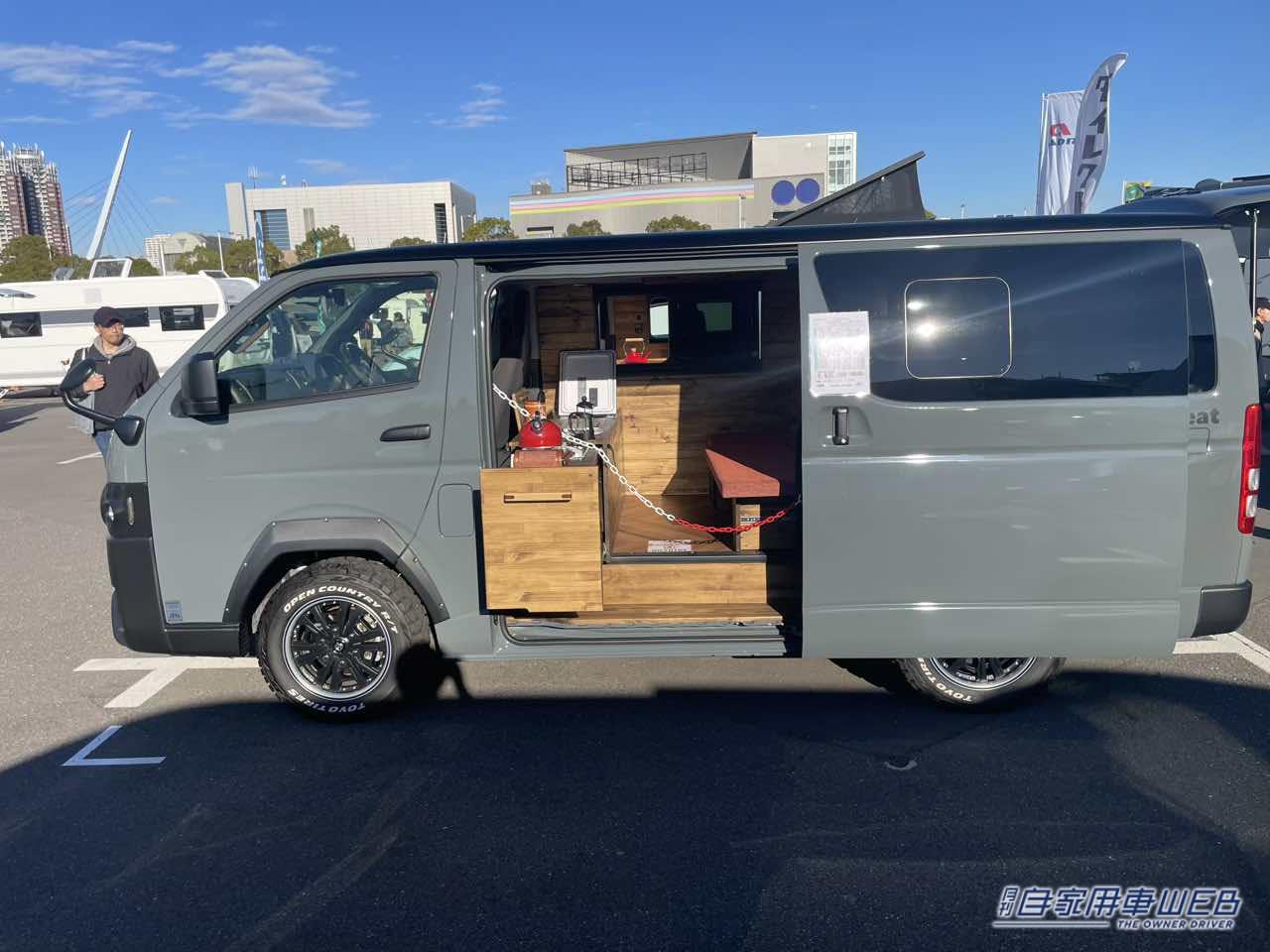 |広い! 便利! しかも雰囲気抜群! 天井まで木材が貼られたトヨタ ハイエースがベースのキャンパー