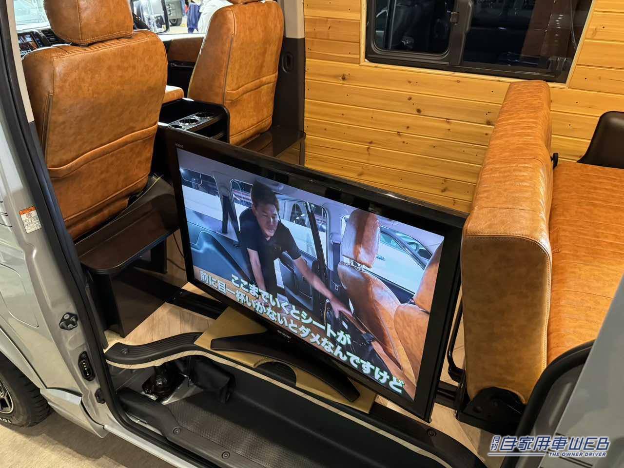 |これは広すぎ! フルフラットスペースが車外に飛び出すトヨタ ハイエースがベースのキャンパー