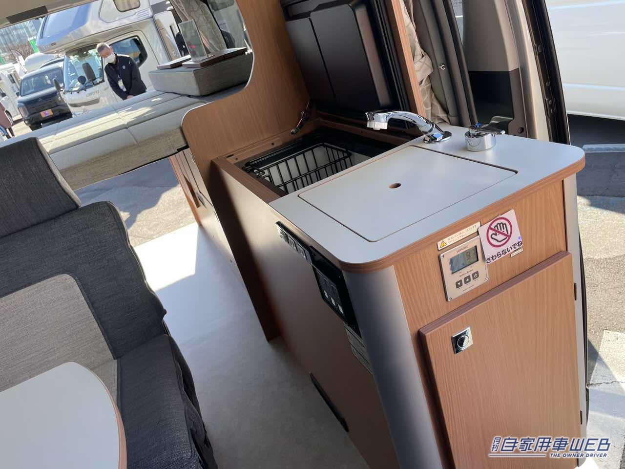 |広々車内でバッチリ収納! レイアウト変更なしでも快適なトヨタ ハイエースがベースのキャンパー