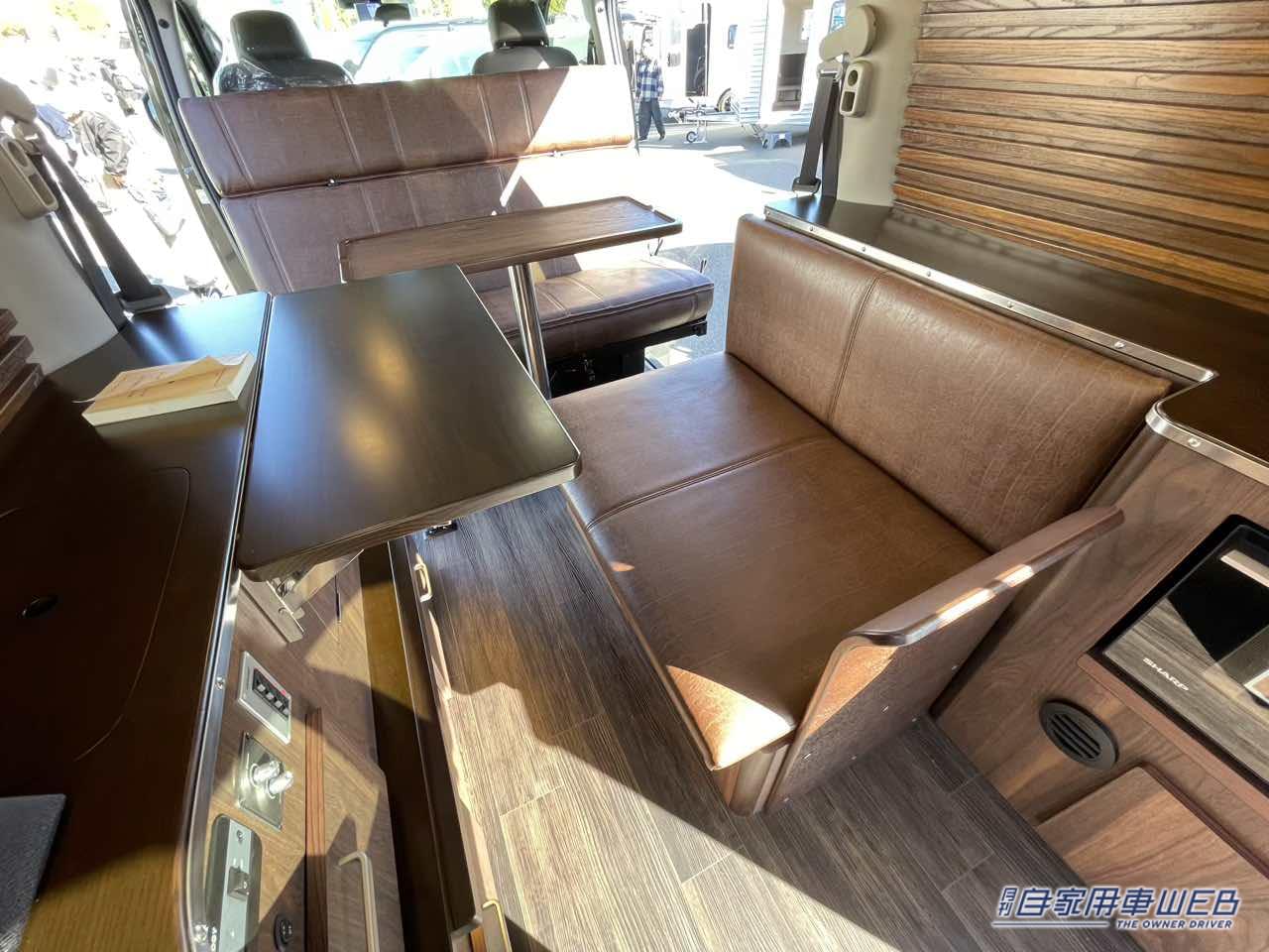 |落ち着きのある大人の隠れ家的な車内がいい! 日産キャラバンがベースのキャンパー