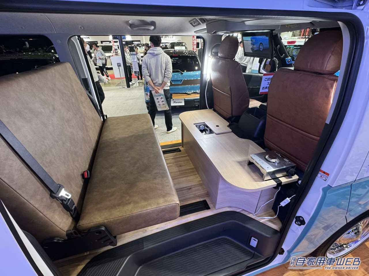 |米西海岸の雰囲気満点! 爽やかで個性的なトヨタ ハイエースがベースのキャンパー