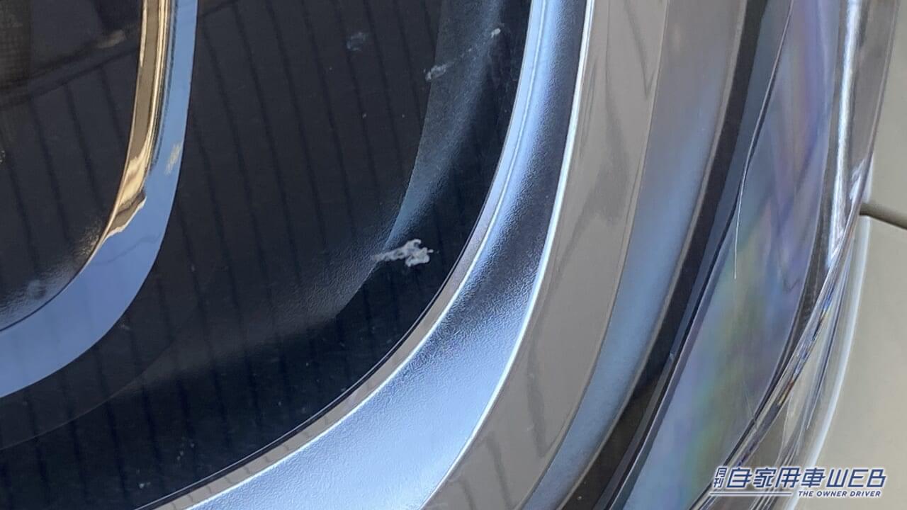 |「おいおい、勘弁してくれ…」車に血痕、突然過ぎて気持ち悪い。一体なぜ?