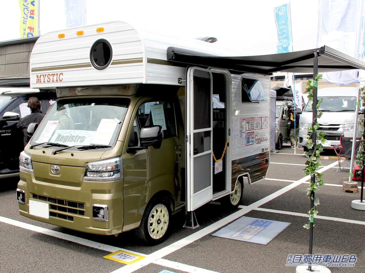 OPのサイドオーニングを設置したレジストロ|軽トラベースのキャンピングカー“レジストロ”は唯一無二のデザインで中身も見た目も可愛い!