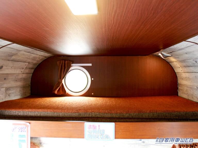 オプションのサークルウィンドウ|軽トラベースのキャンピングカー“レジストロ”は唯一無二のデザインで中身も見た目も可愛い!