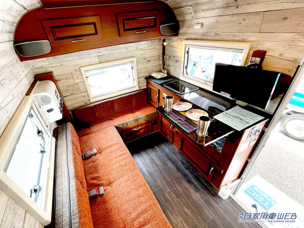 レジストロのインテリア|軽トラベースのキャンピングカー“レジストロ”は唯一無二のデザインで中身も見た目も可愛い!