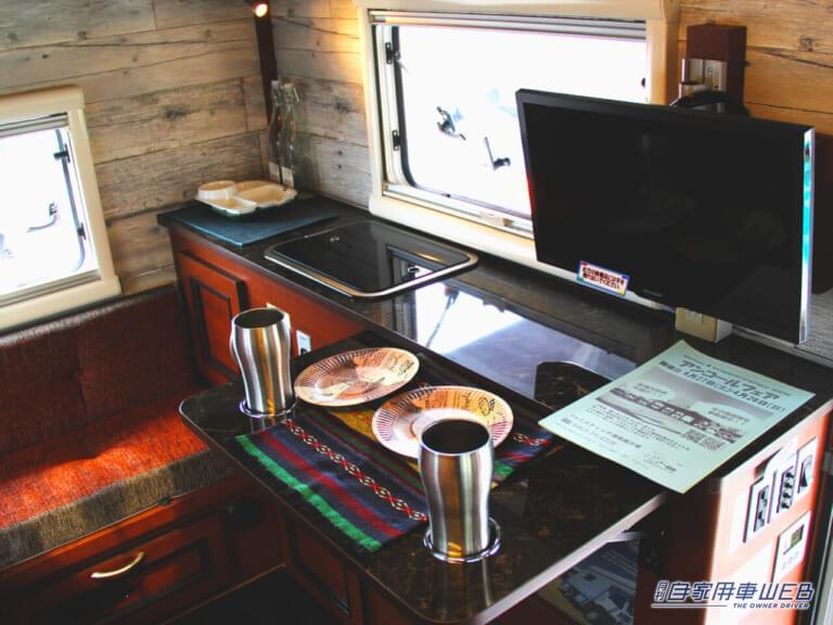 レジストロのキッチンスペース|軽トラベースのキャンピングカー“レジストロ”は唯一無二のデザインで中身も見た目も可愛い!