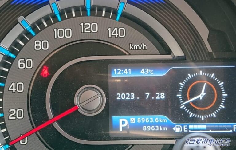 高温の車内のイメージ画像|【絶好のドライブシーズン、けど要注意】春でも熱中症になる可能性がある!?