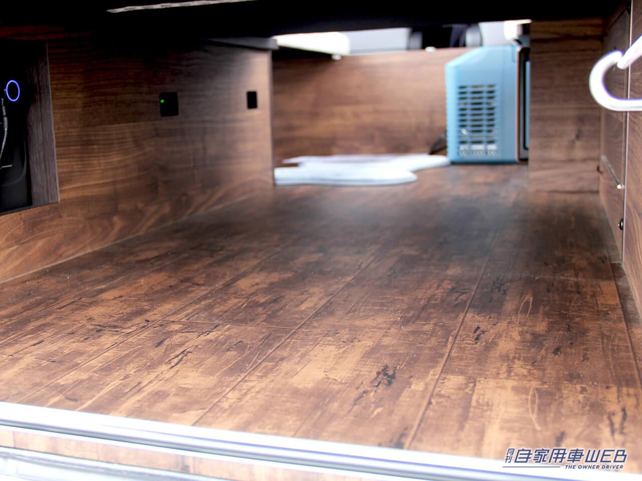 RSドギーのベッド下収納スペース|【愛犬と一緒に旅したい】RSドギー:タウンエースベースのキャンピングカーは街乗りもしやすい