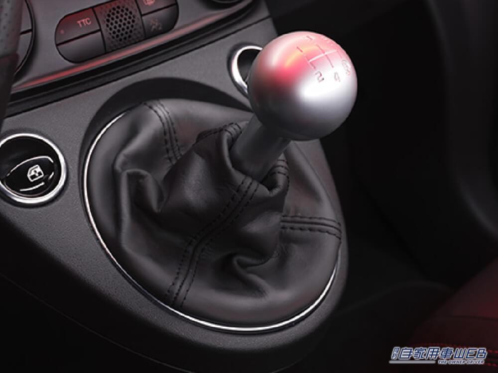 |アバルト、白と黒とのコントラストが美しい、90台限定の特別仕様車「ABARTH F595C 2nd Edition」を発売