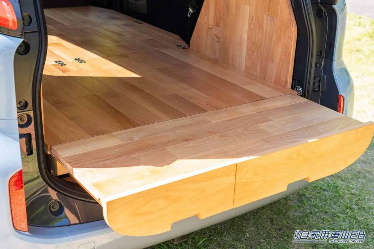 |天然木が美しい! トヨタ・シエンタ専用の車中泊キット「VANLIFE ROOMKIT」