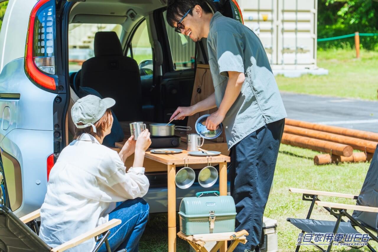 |天然木が美しい! トヨタ・シエンタ専用の車中泊キット「VANLIFE ROOMKIT」