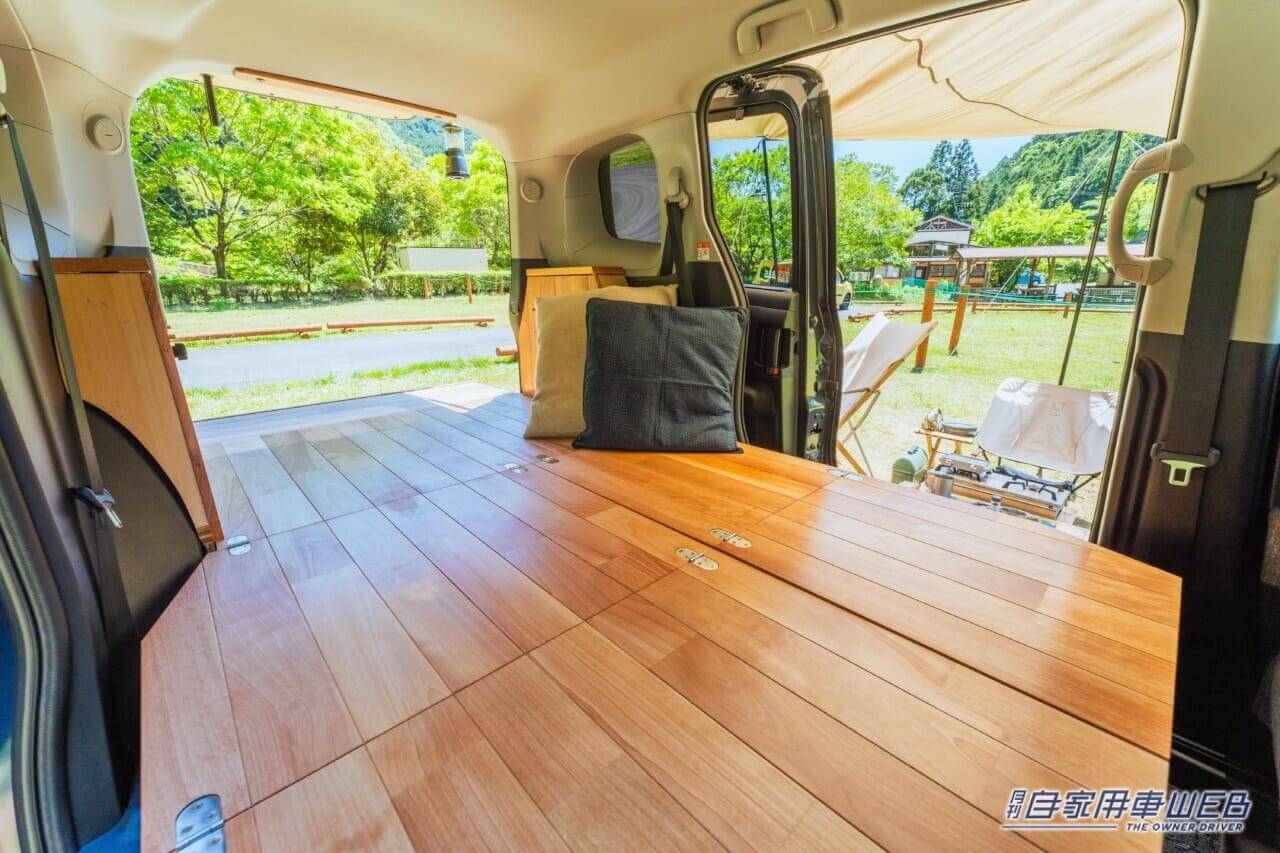 |天然木が美しい! トヨタ・シエンタ専用の車中泊キット「VANLIFE ROOMKIT」