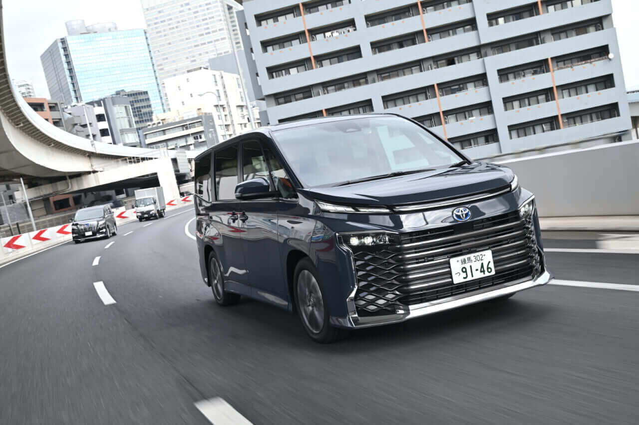 トヨタ ヴォクシー(2022/01-)〈いま新車で買えるクルマカタログ〉