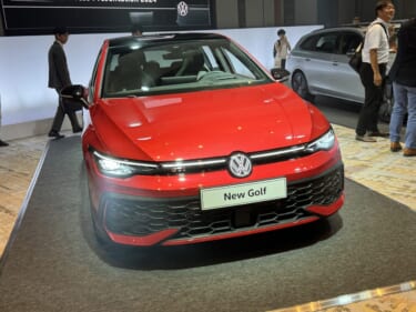 フロントマスクを刷新!フォルクスワーゲン、新型「ゴルフ」&「ゴルフヴァリアント」発表