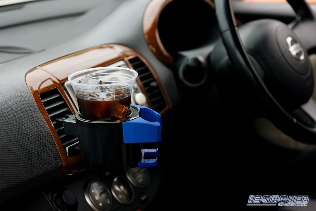 |【絶対気を付けて】運転中のスマホはNG! だけど、運転しながら飲食はOKなの?