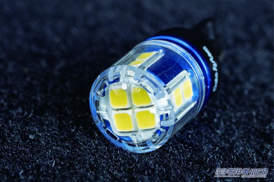 |「もはや、明るすぎるくらい…」暗いときのバックって難しいよね…そんな悩みを一発解決するのがコレ!