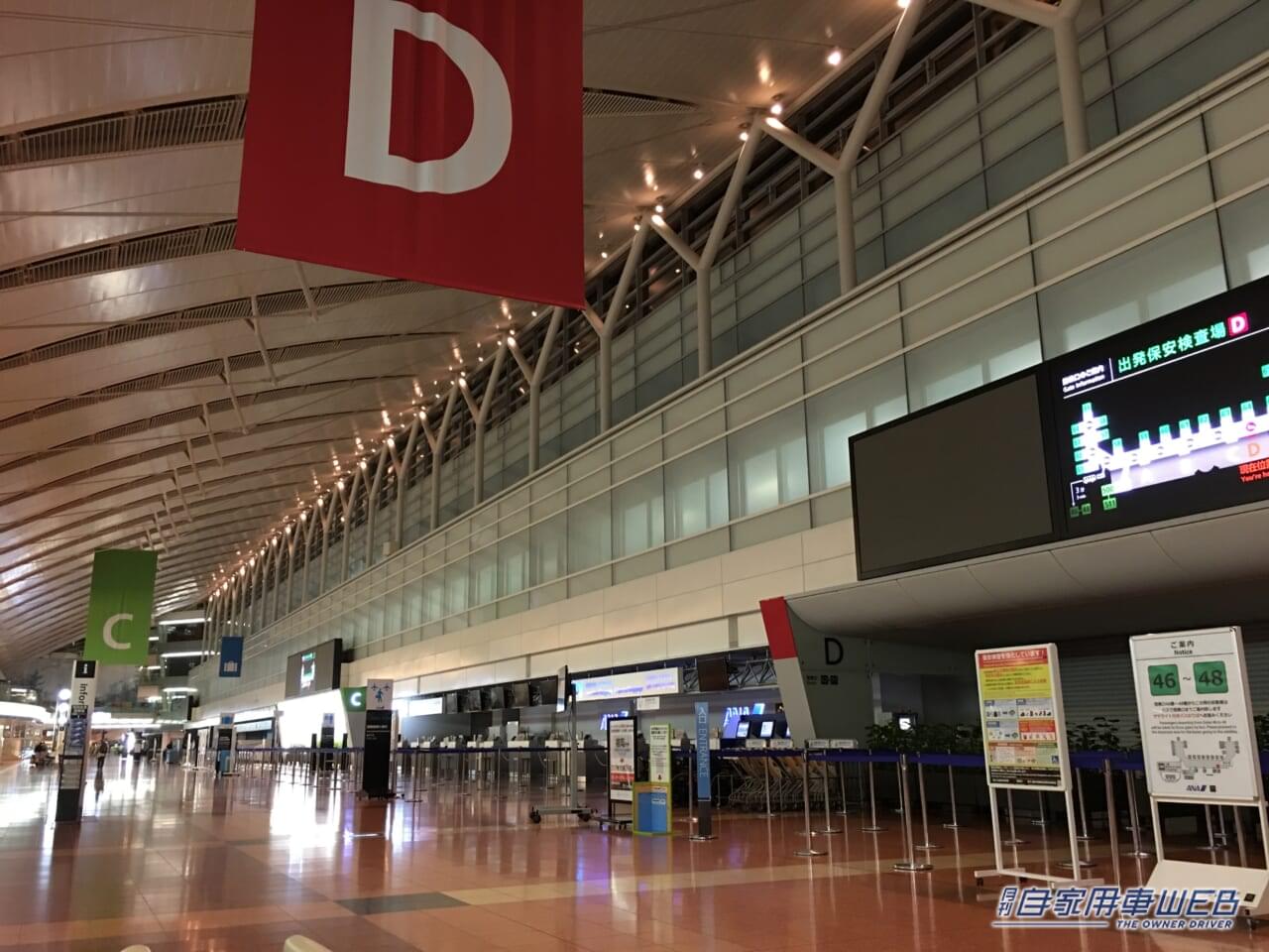 |「そうなってたの!?」ユニークだけど効率的!飛行機に荷物を積む方法。はたらくクルマが大活躍!