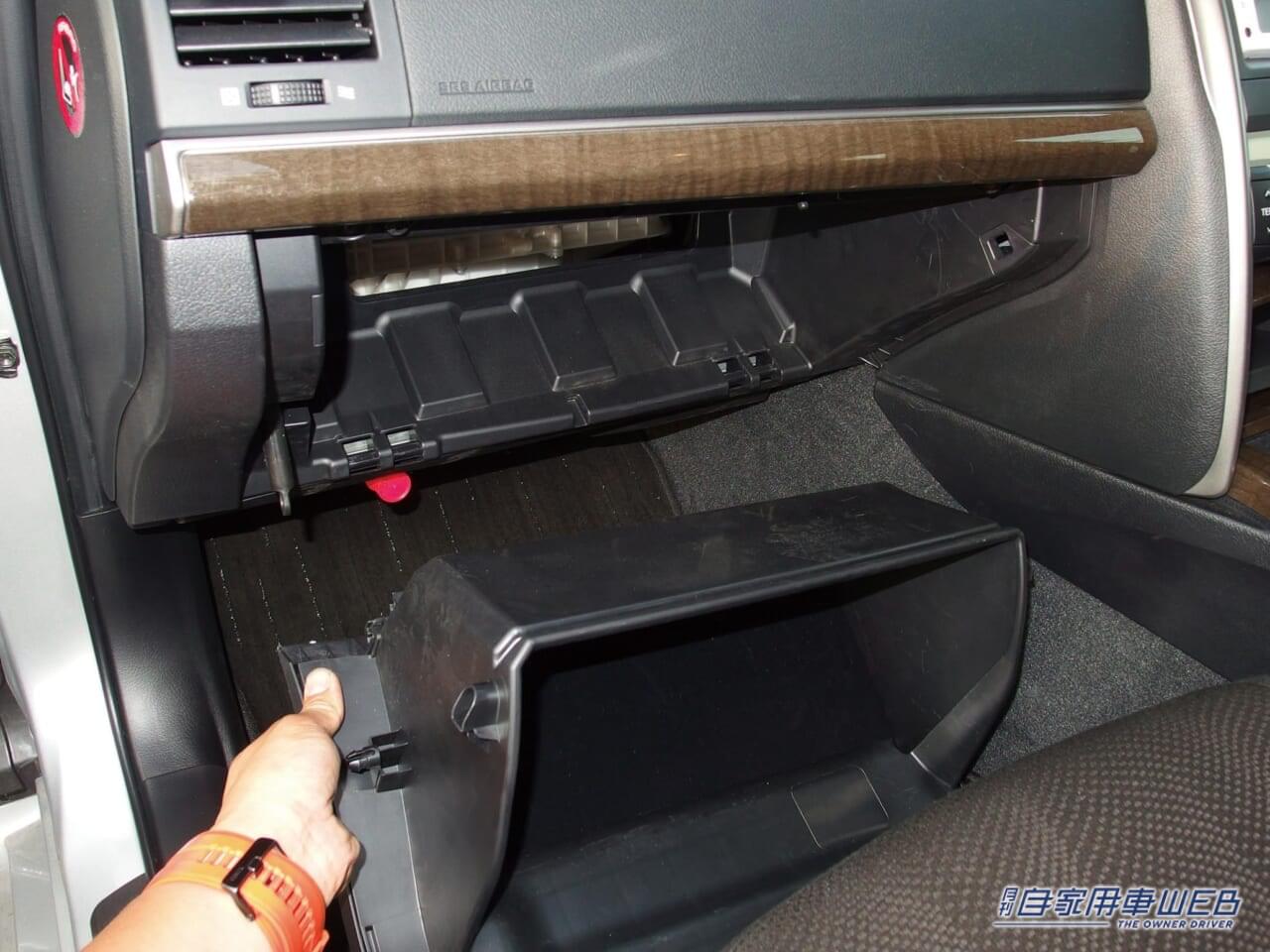 |「えっ 知らなかった」「効果抜群だ…」クルマのエアコンを使っているなら試してほしい、ついつい忘れがちな作業。芳香剤よりも先に試すべし。