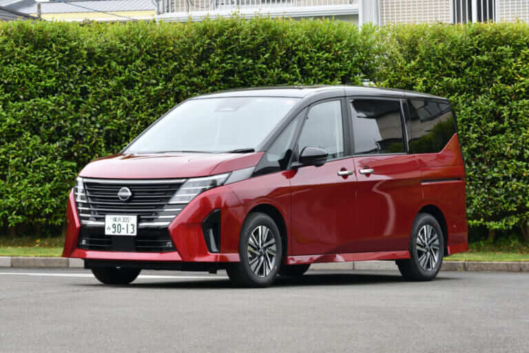 日産セレナ e-POWER LUXION 2WD(2022年11月モデル)