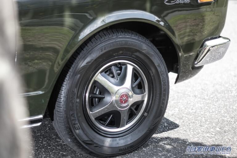 1972 TOYOTA カリーナ ホイール|マニアも驚き! ほぼオリジナルな「足のいいやつ」:1972 トヨタ カリーナ【隣の旧車ライフ】