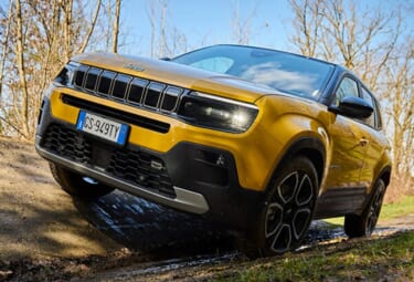 ジープ初の電気自動車が登場 一充電航続距離は486km!新型「ジープ アベンジャー」とは?