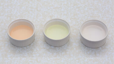 「ウソでしょ?ガソリンって無色透明じゃないの?」「意外な色だね」軽油・灯油と色を比較!